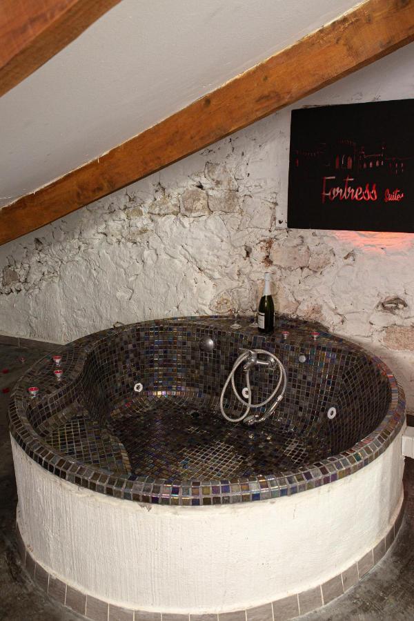 Fortress Jacuzzi Suites Xativa Exterior photo